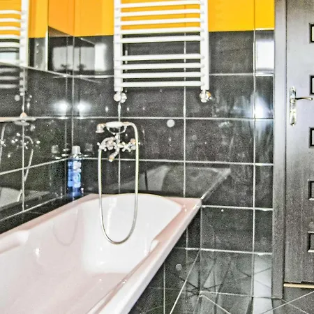 4 Bedroom Amazing In Apartment *